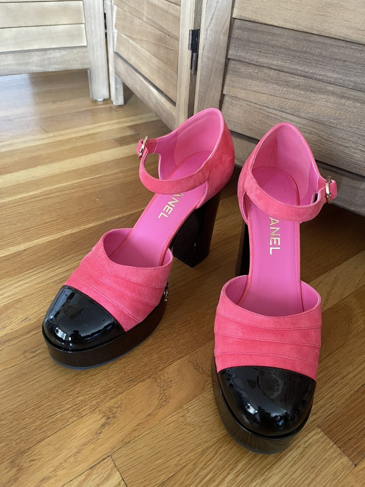 Chanel Pink Suede Runway Sandals Size 40 Heels Luxury Designer Shoes