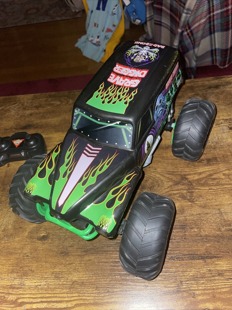 Grave Digger RC Monster Truck 66801 Spin Master Big BKT Tires w REMOTE Untested