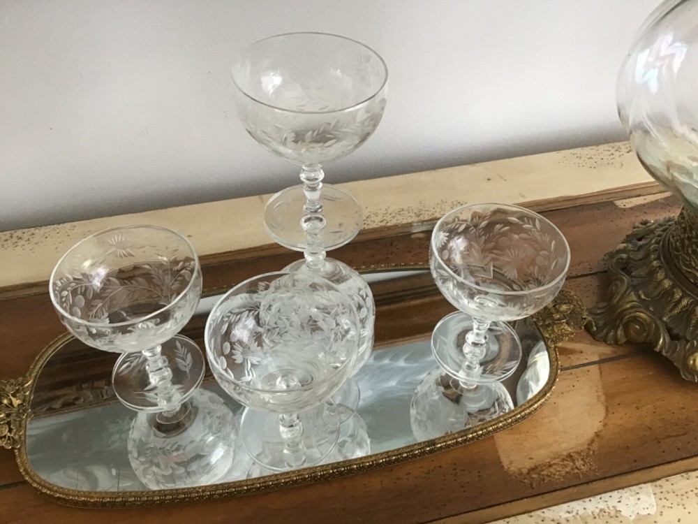 VTG 1950'S ETCHED CRYSTAL STEMMED CLARET OR COCTAIL GLASSES   5 pc