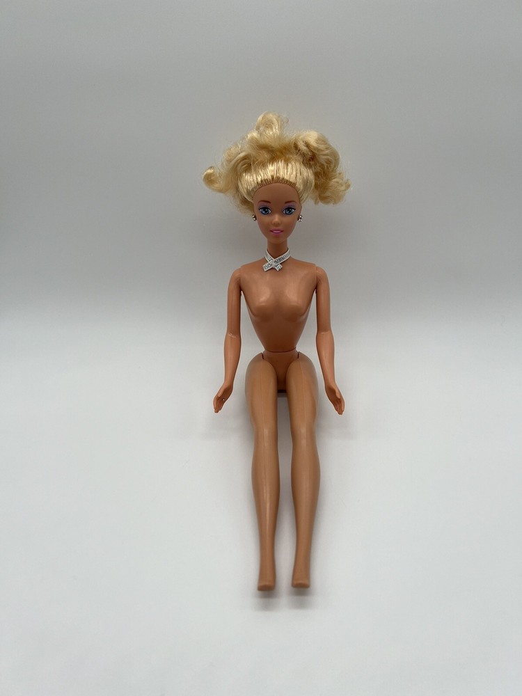 Vintage Head Disney 1966 Body Barbie China,Blonde, Green Eyes, With Earrings