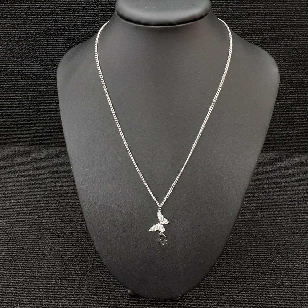 Dior Butterfly Necklace Y0619 Elegant Jewelry Piece