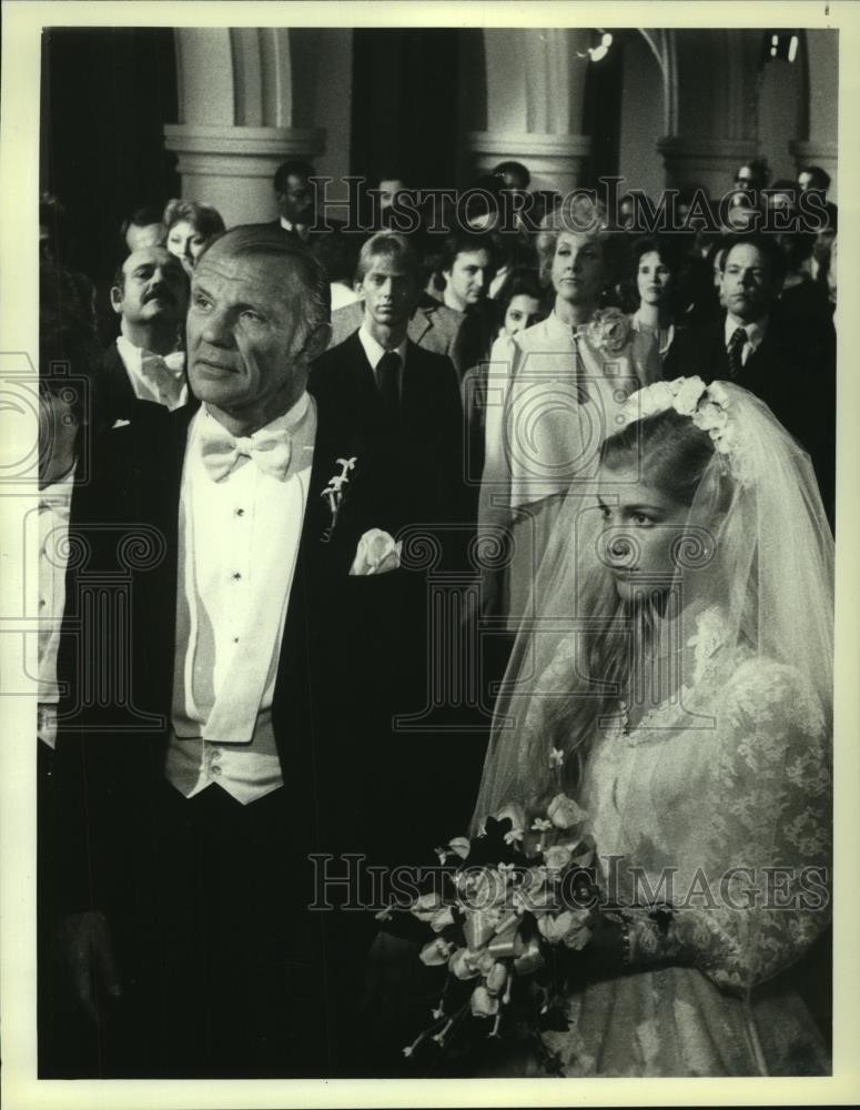 1981 Press Photo Michael Conrad and Lisa Lindgren on Hill Street Blues, on NBC.