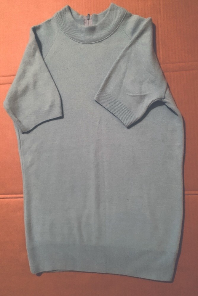 Women’s Sz M Soft Baby Blue, Short Sleeved Pullover Sweater, Back Zip Closure.