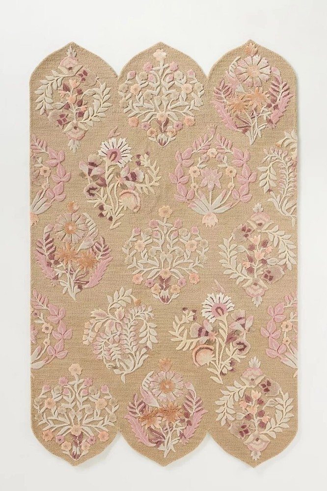 Hand-Tufted Wool Floral Rug Neutral Scalloped Edge Carpet - Rayna Design