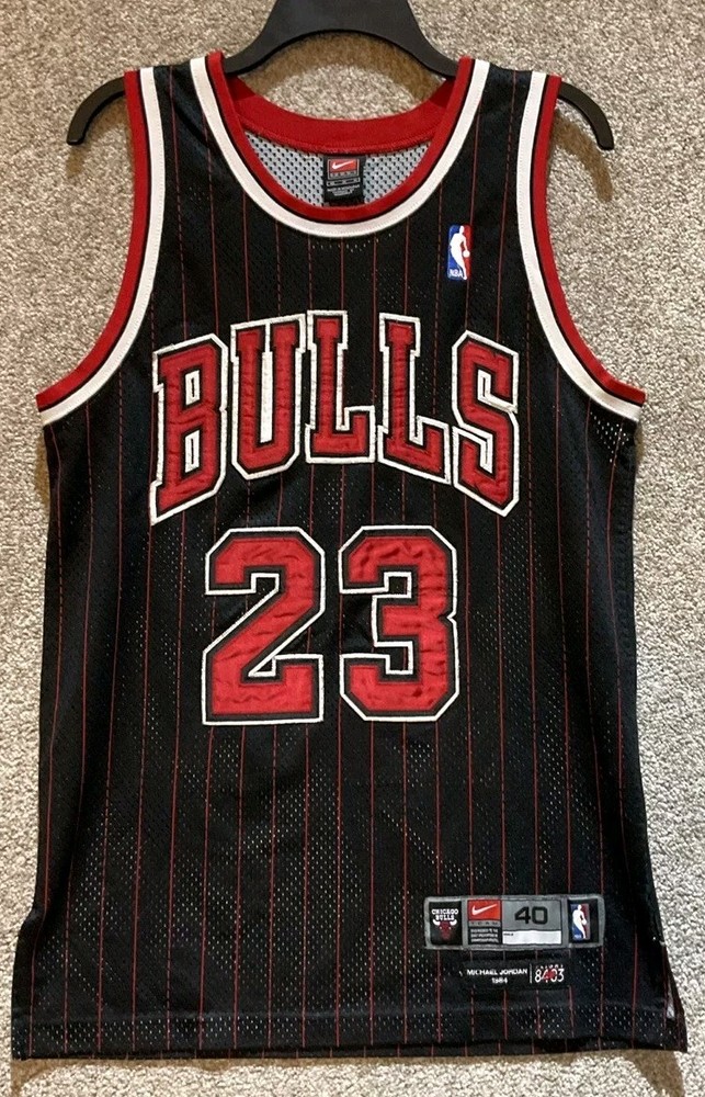Nike NBA Authentic Mens Chicago Bulls Michael Jordan Pinstripe Jersey Size 40 M