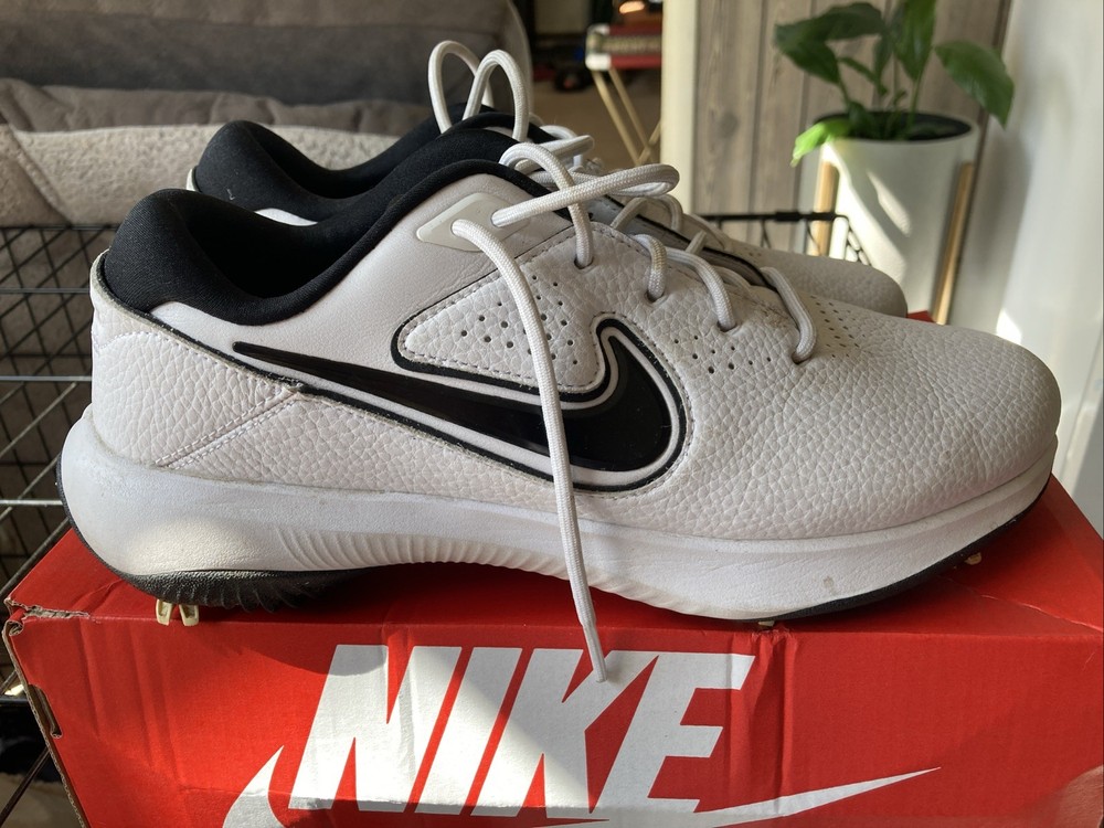 Nike Victor Pro 3 Spiked Golf Shoes for Enhanced Traction