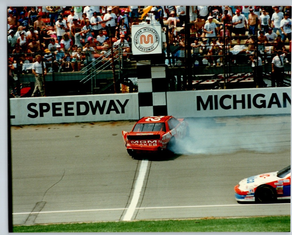 Vintage 1993 NASCAR BGN Tracy Leslie Crash Finish Line AP Photo