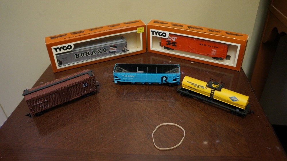 LOT OF 5 HO SCALE CARS BORAXO NEW HAVEN GOOD YEAR TIRE & RUBBER CAR SANTE FE-image
