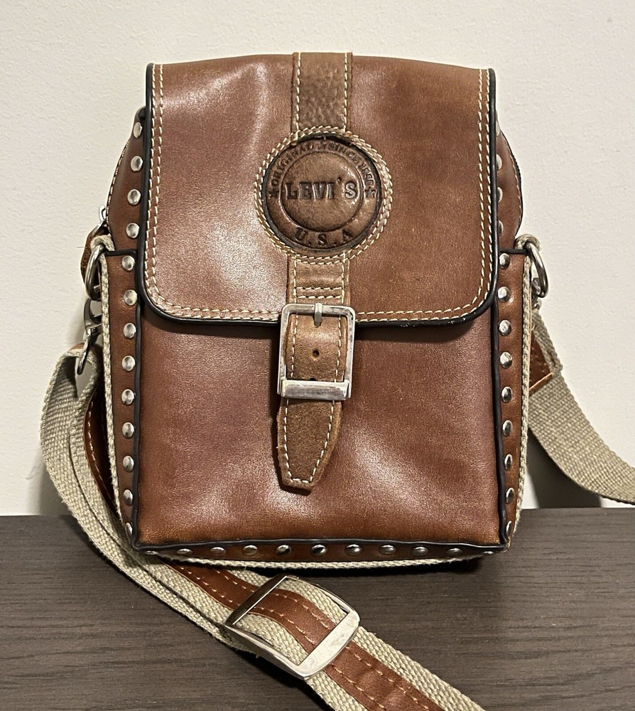 VINTAGE LEVIS BROWN LEATHER SMALL SHOULDER BAG