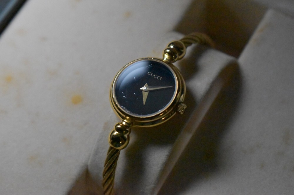 GUCCI 2700.2.L Black Dial Shell Gold Bangle Quartz Womens Watch [N MINT]  W136