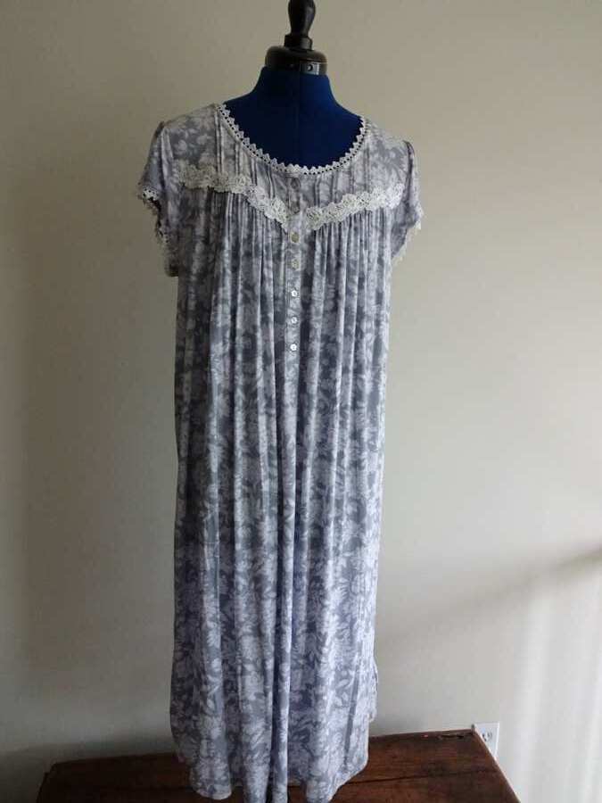 EILEEN WEST GRAY White FLORAL MODAL Womans MED Lace WALTZ Length NIGHT GOWN