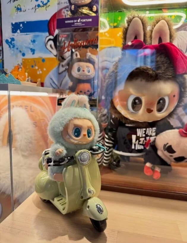 POP MART LABUBU Monsters Motorcycle Ride with Lights Sounds No Toy