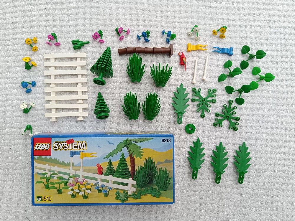 LEGO Classic Town 6318 Flowers Trees and Fences Building Kit Supplemental Set