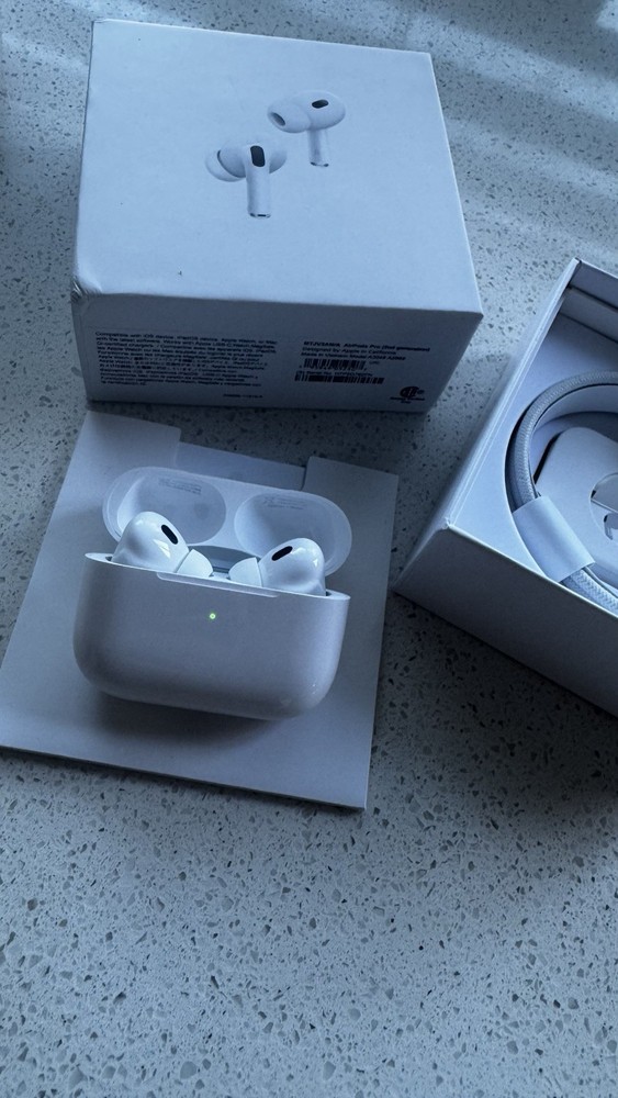 Apple AirPods Pro 2nd Generation with MagSafe Wireless Charging Case (USB‑C)