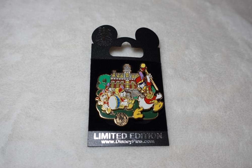 Disney Donald Duck Band Leader Artist's Choice LE Original Unused Pin