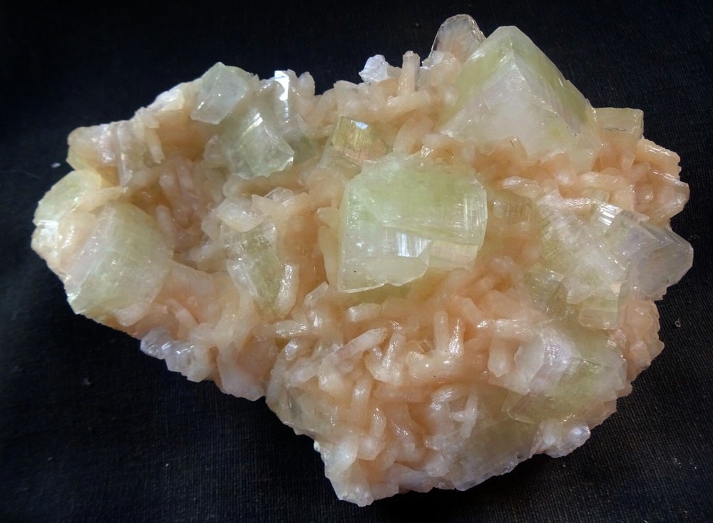 STUNNING LIGHT GREEN APOPHYLLITE CUBES ON STILBITE FORMAT BASE MINERALS SPECIMEN