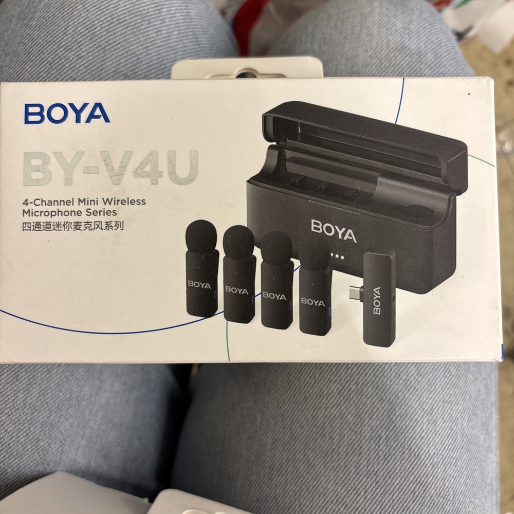 BOYA BY-V4U 4-Channel Wireless Lavalier Mic for iPhone 15/16 Type C with Charging Case