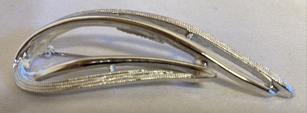 Vintage Sarah Coventry Modernist Ribbon Swoosh Silver Tone Brooch Pin Textured