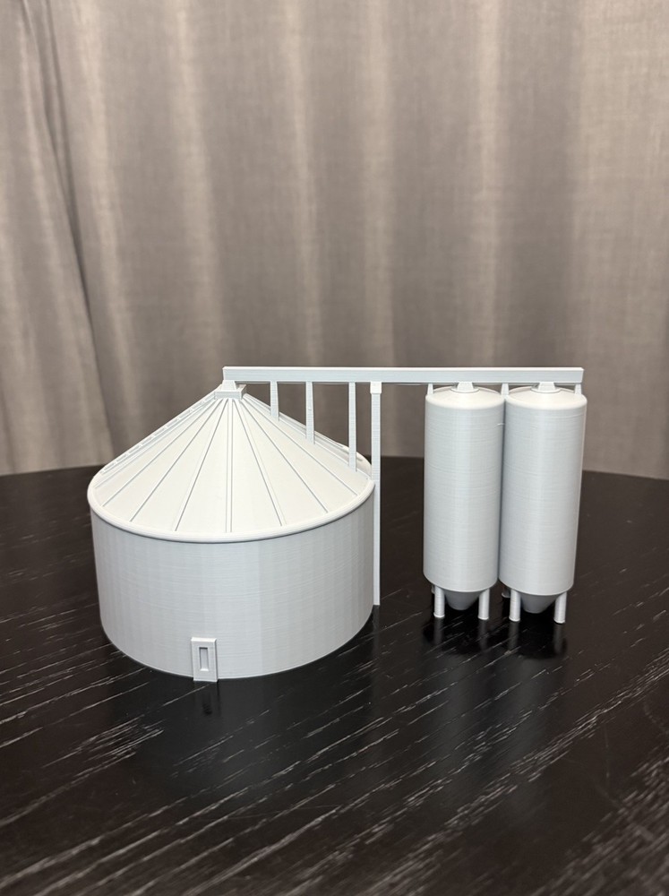 HO Scale Grain Silos / 1:87 Scale / No Assembly Required - Built And Ready