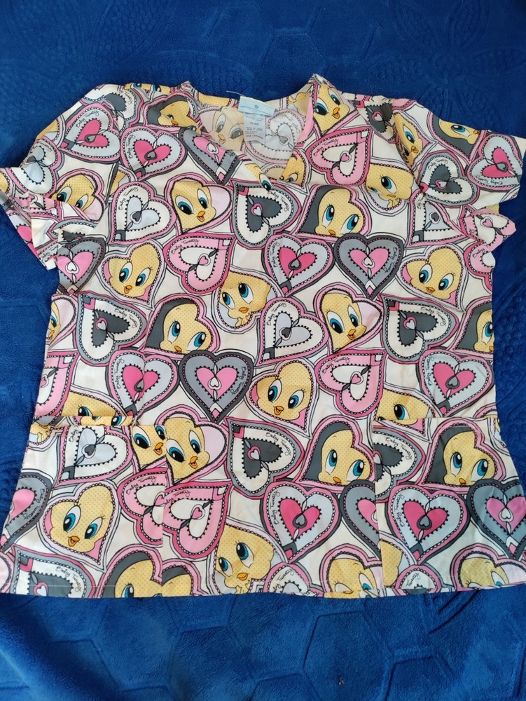Womens Baby Looney Tunes With Baby Tweety And Hearts All Over Scrub Top Size XL