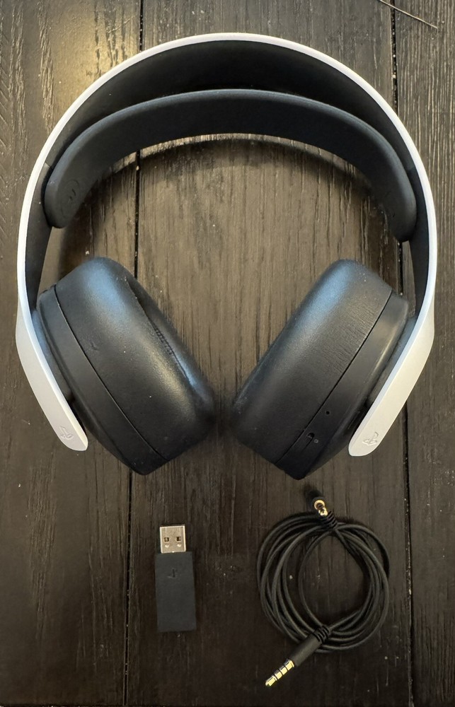 Sony Pulse 3D Over the Ear Gaming Headset - White - W/Dongle And Aux Cable