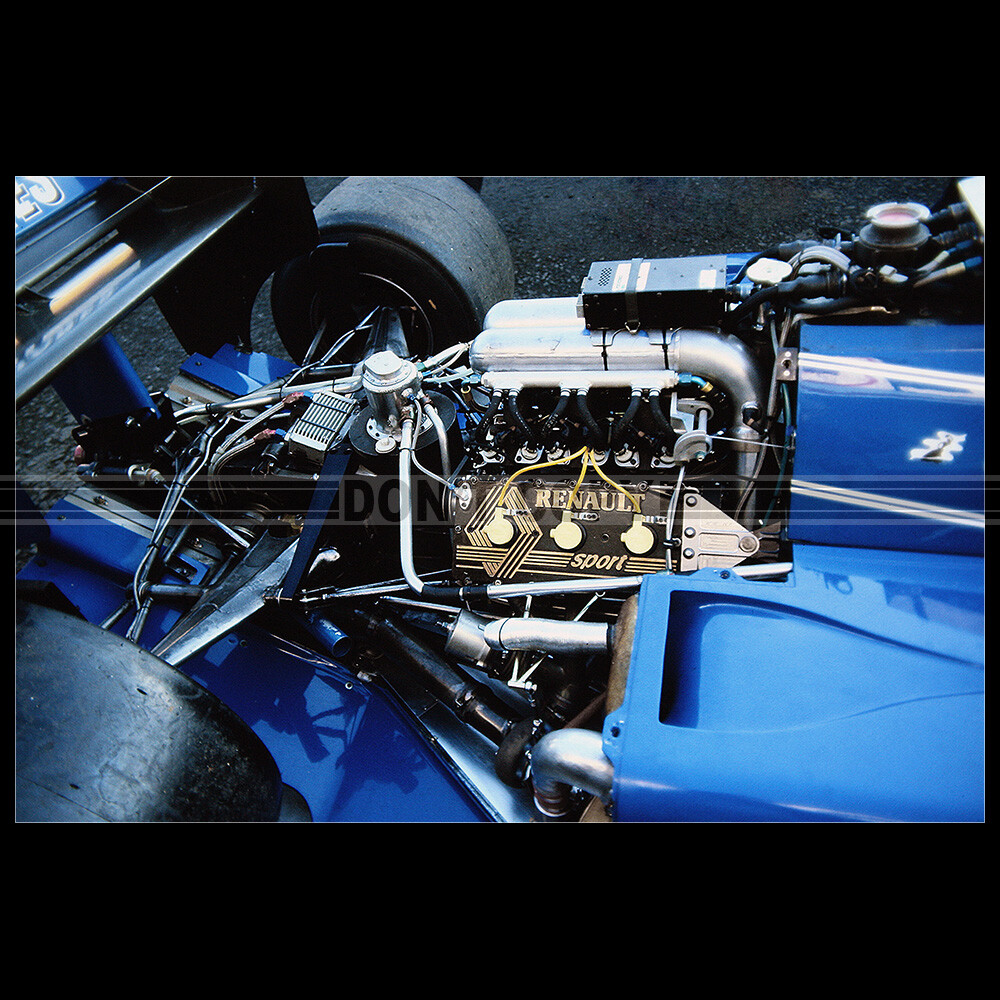 Vintage 1985 Ligier JS25 Grand Prix F1 Racing Car - Iconic Formula One Engine & Design - Photo A.019606