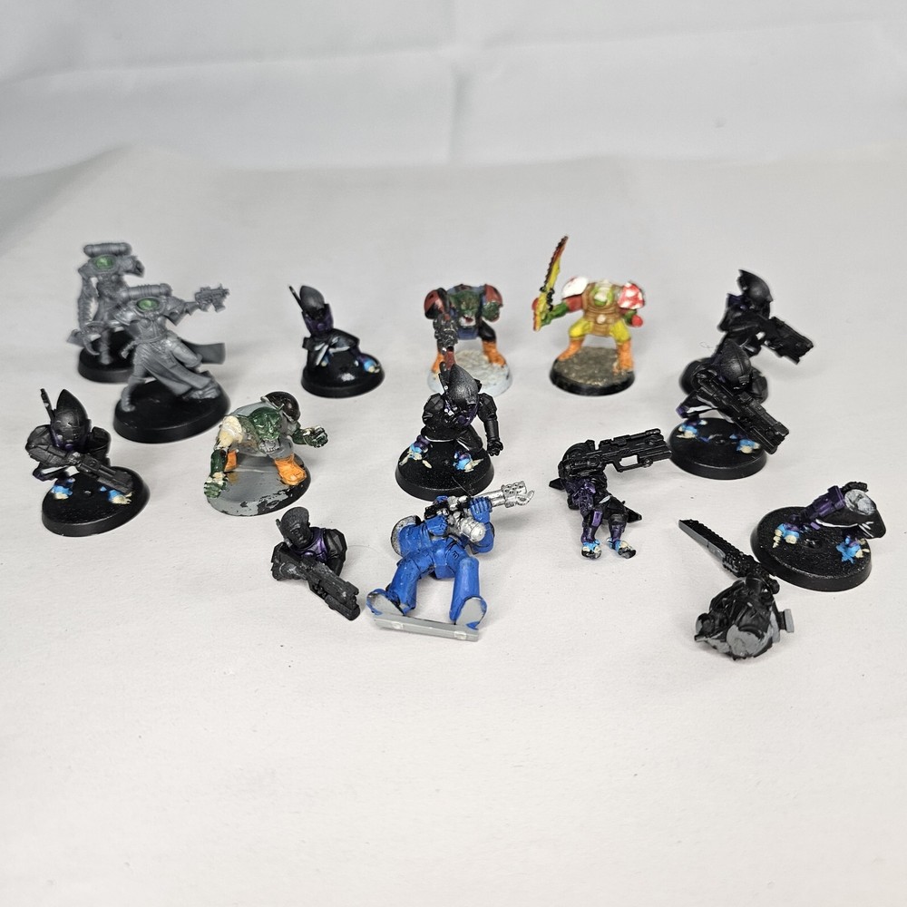 Warhammer 40k OOP Miscellaneous Vintage Character Figures Plastic READ Descripti