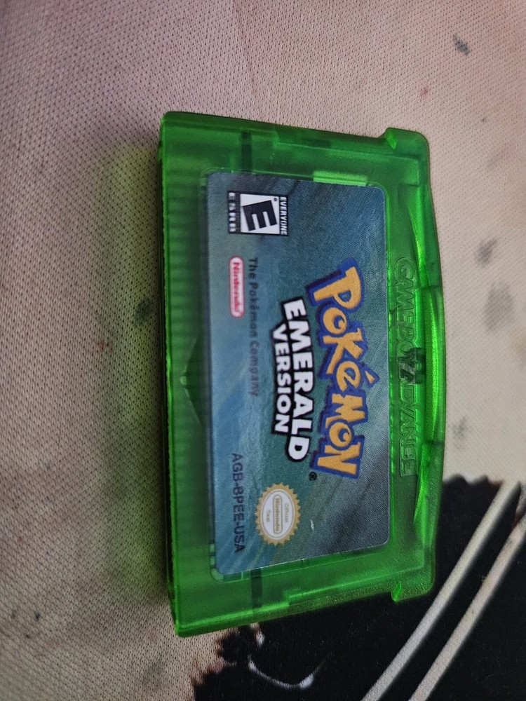 Pokemon Emerald - Nintendo Game Boy Advance 2005 Playable