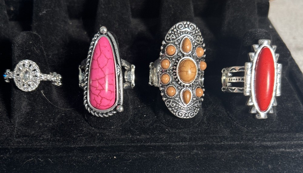 Paparazzi Jewelry Ring Set Of 4Chunky Rings- NWOT - Adjustable-Gorgeous!