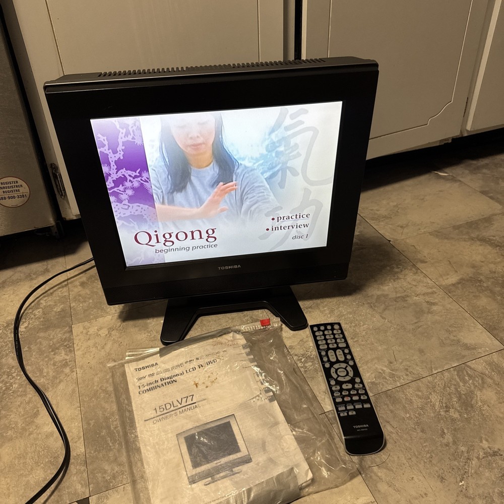 Toshiba Monitor 720P LCD TV / DVD Combination 15
