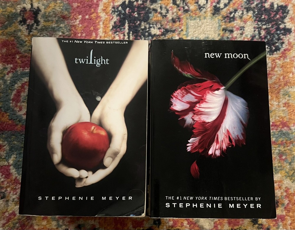 Twilight Saga Lot of 2 Twilight, New Moon, by Stephenie Meyer Paperback VG