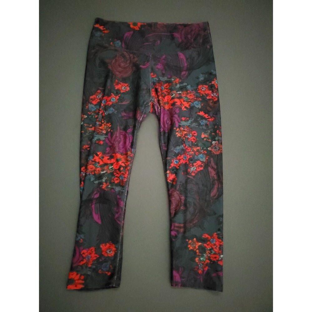 Fabletics Womens Gray Floral Stretch Capri Leggings Mid Rise Pull On Small