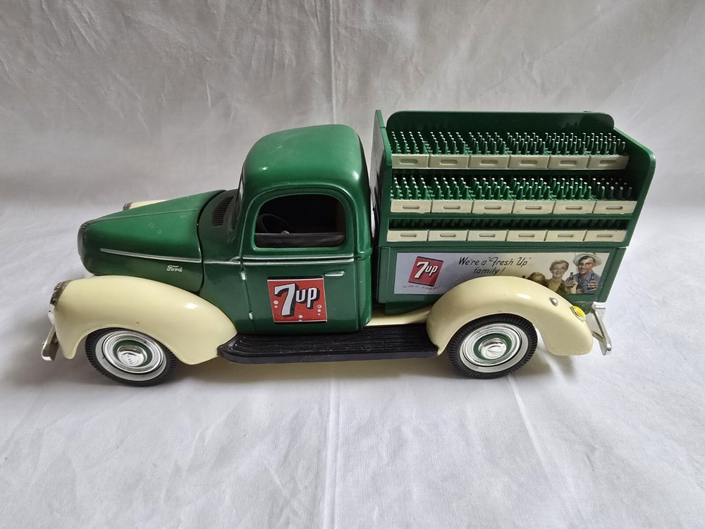Vintage Golden Wheel 1940 Ford Truck Model Advertising 7Up. RARE