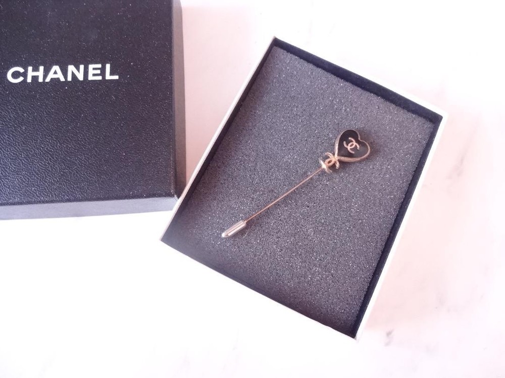 Chanel Vintage CC Coco Heart Enamel Brooch Pin Gold Black