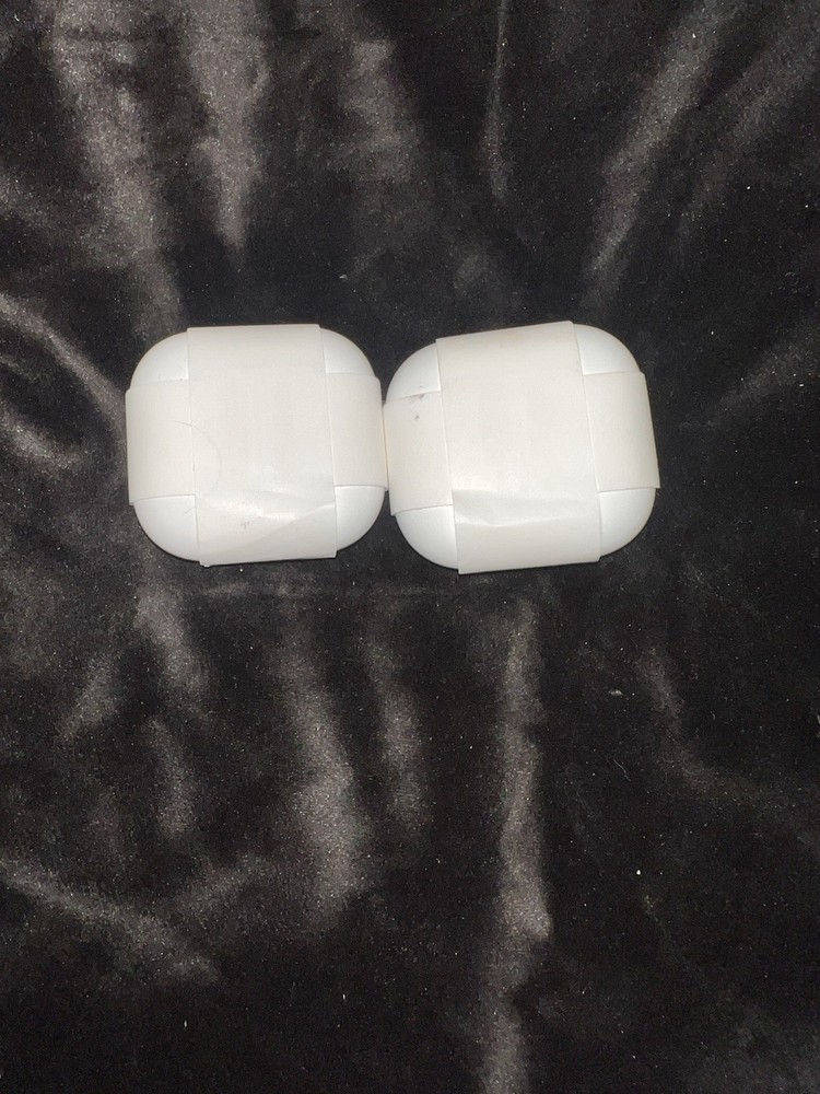 Apple AirPods 4th Gen White with Charging Case - Damaged Packaging