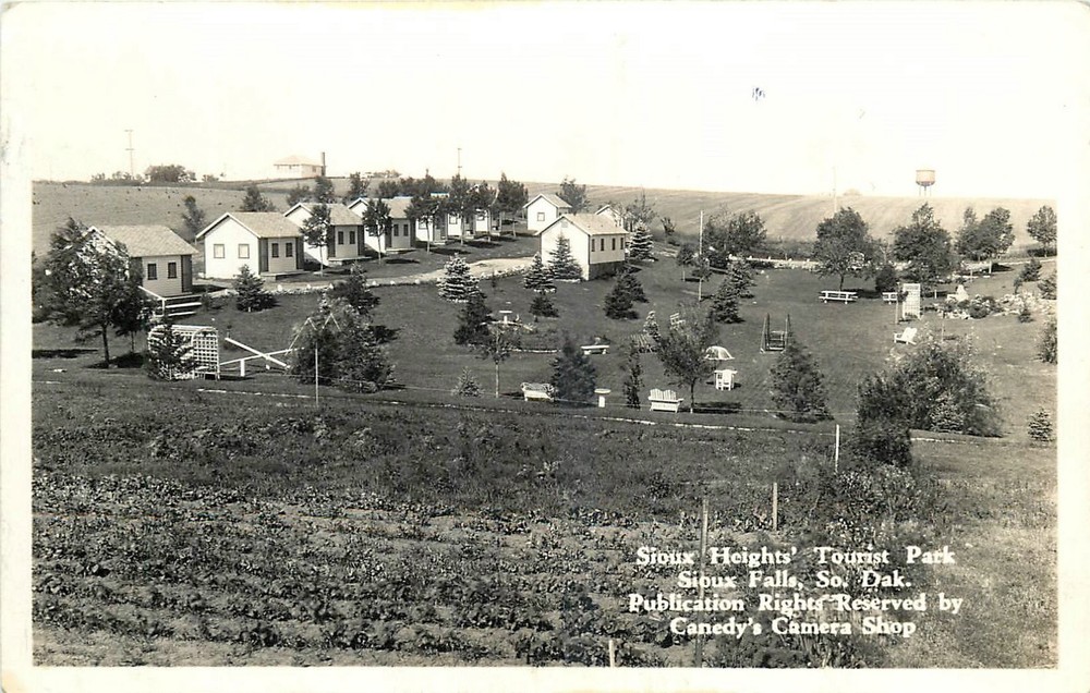 1940s Sioux Falls South Dakota Heights Tourist Park RPPC Postcard 25-6478