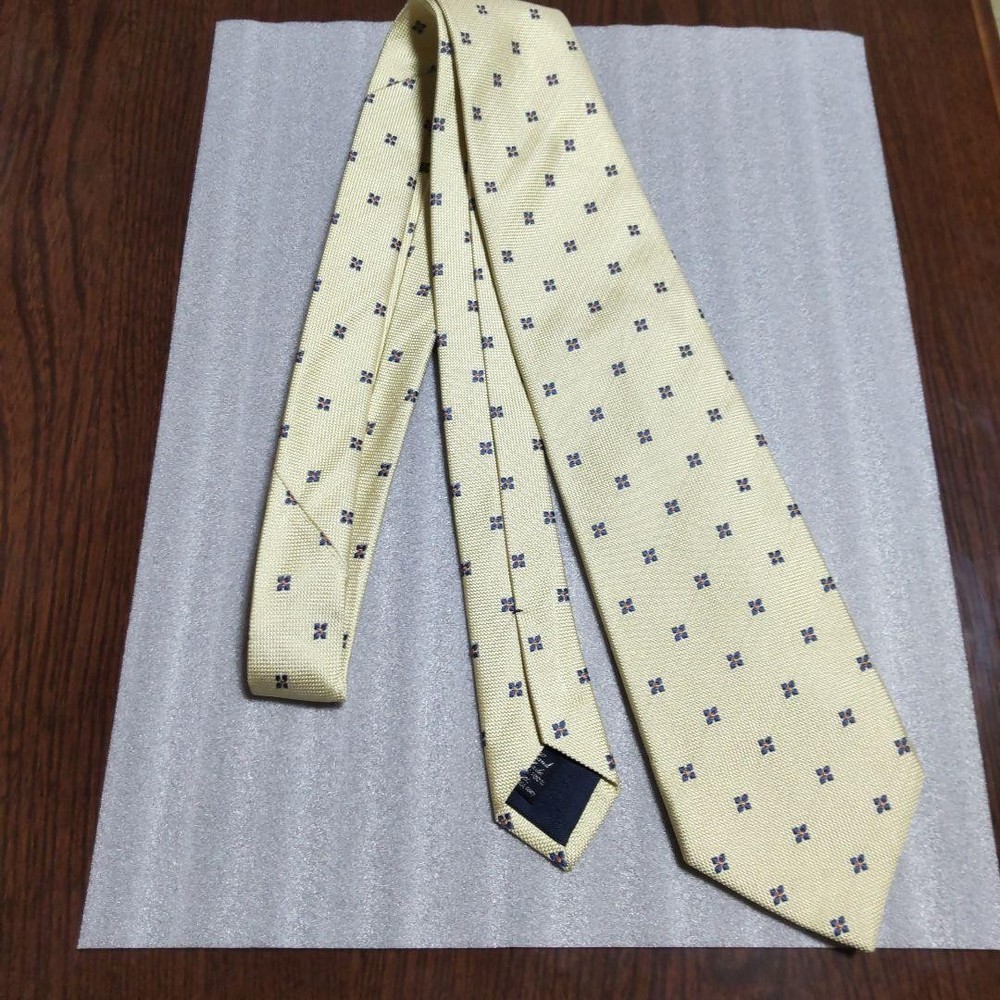 Drake's Necktie Tie Beige All over floral pattern 100% Silk Handmade in England