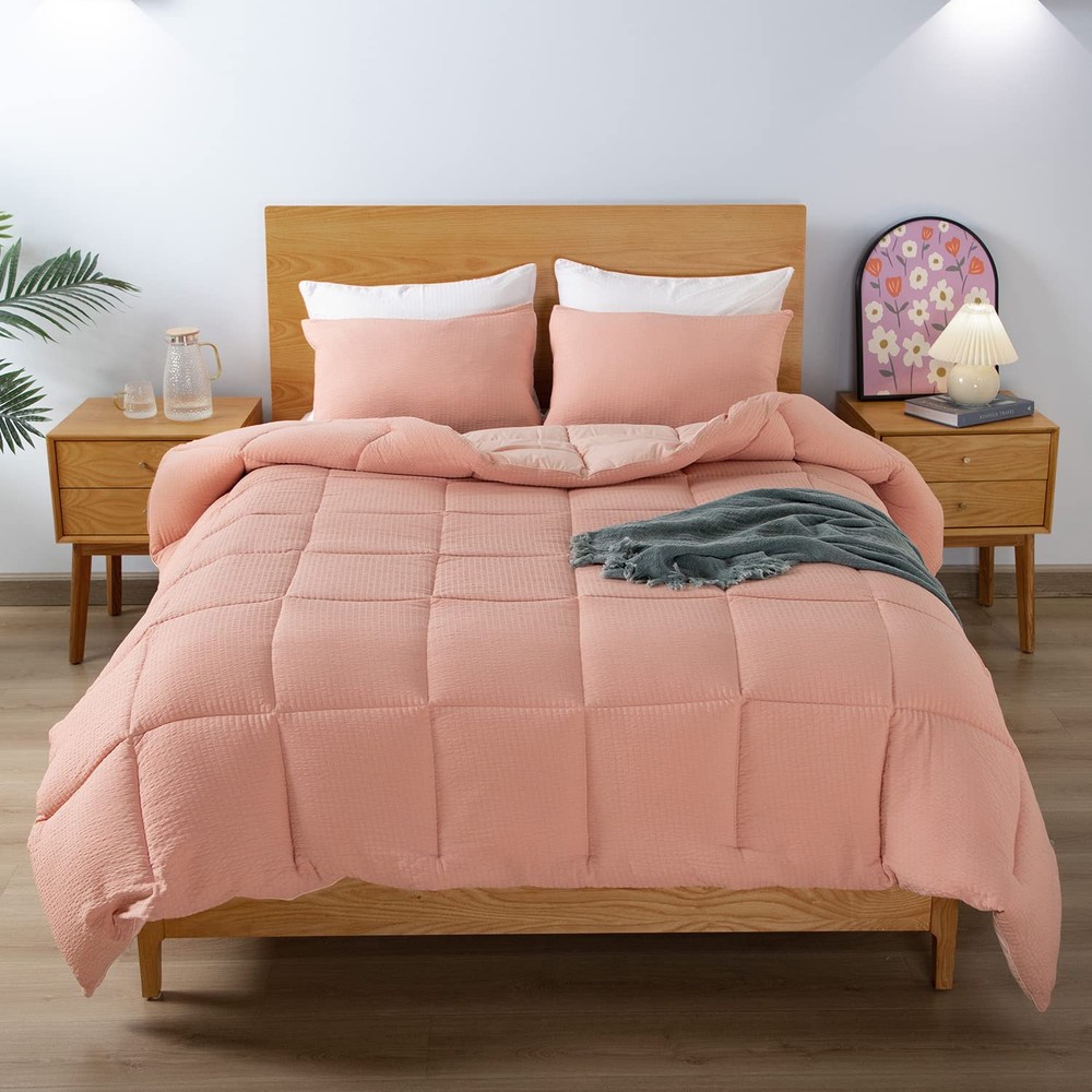 Cozy All-Season Quilted Comforter King Set with 2 Pillow Shams Soft Seersucker