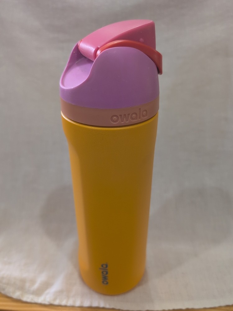 Owala Free Sip Insulated Stainless Steel Water Bottle 24 oz Peach Color