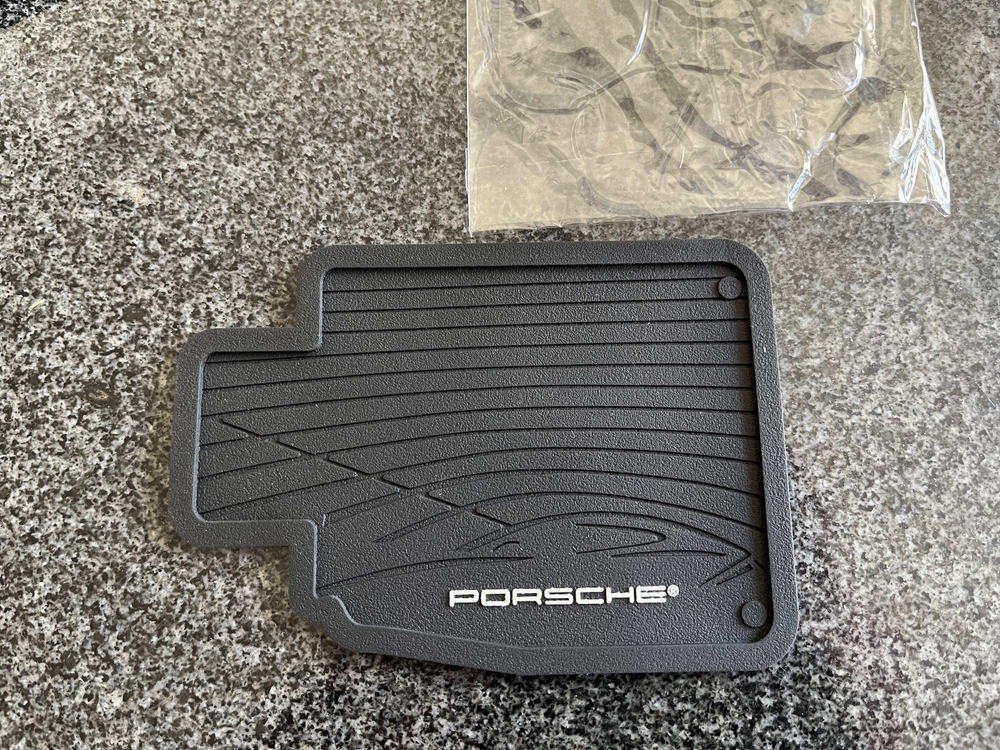 PORSCHE PERSONAL ONE DRINK RUBBER COASTER HOLDING TRAY 