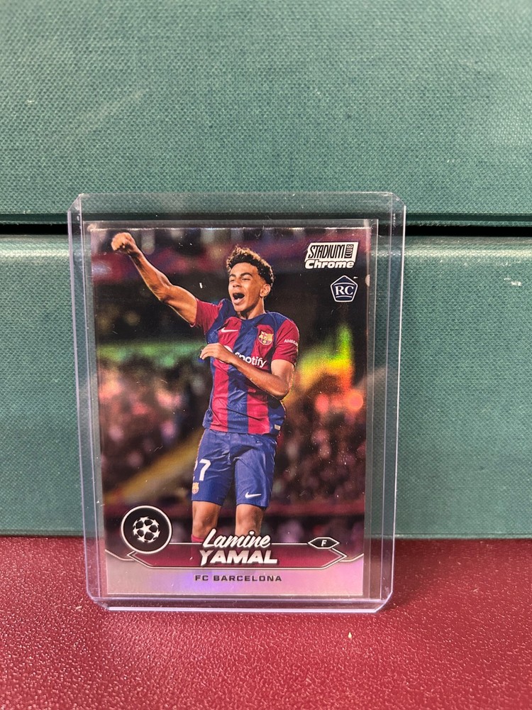 2023-24 Topps Stadium Club Chrome Lamine Yamal RC Rookie Refractor
