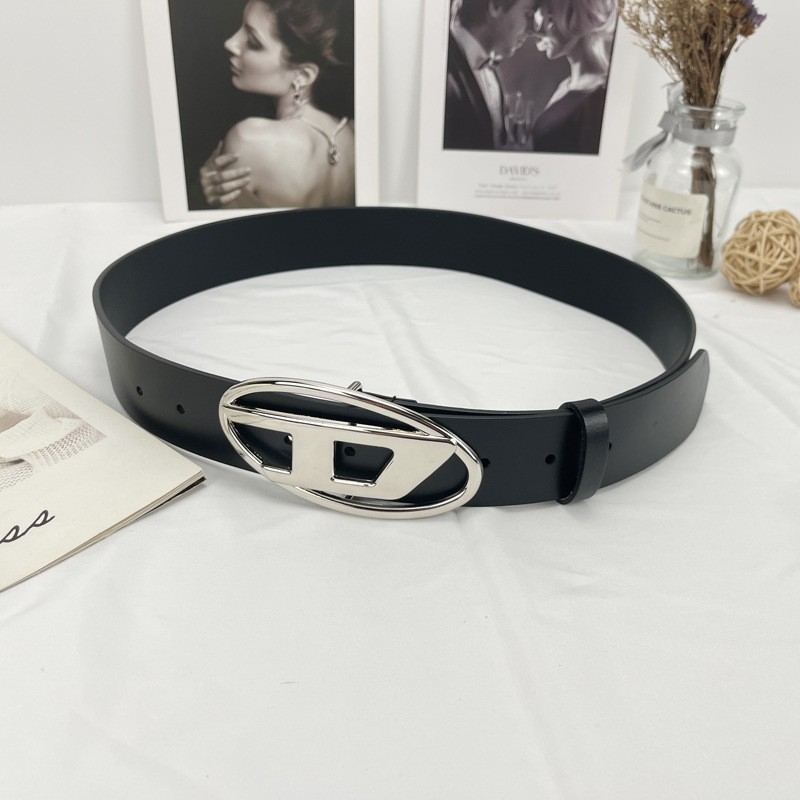 Unisex Black Leather Belt with D Metal Buckle – Stylish for Jeans