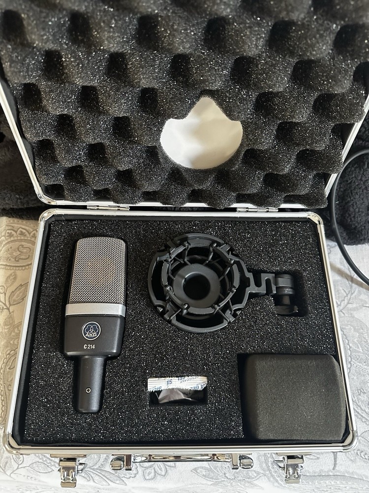 AKG C214 Studio Condenser Microphone (Full Set)