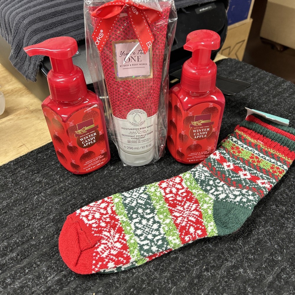 BATH & BODY WORKS MOISTURIZING BODY WASH Your The One 2 Hand Soap & Socks