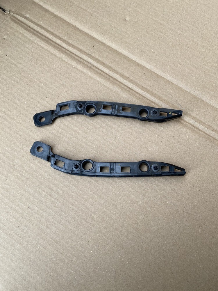 MERCEDES GLA X156 PAIR OF REAR BUMPER BRACKET A1568850421 A1568850321