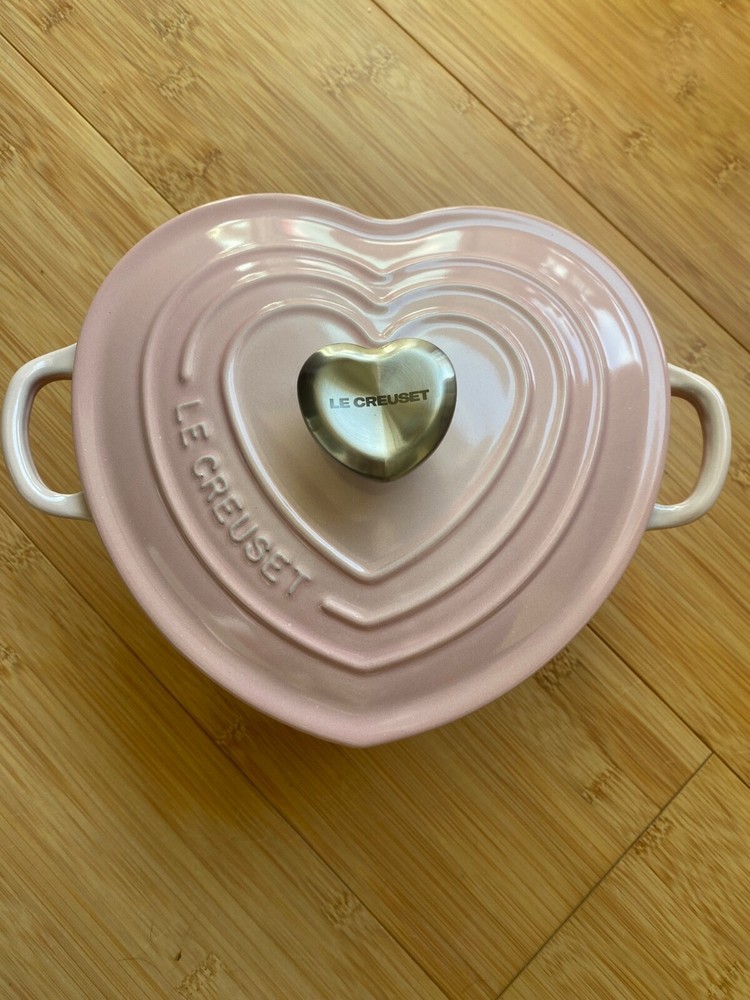 Le Creuset 2 Qt Heart Cocotte in Shell Pink - Brand New