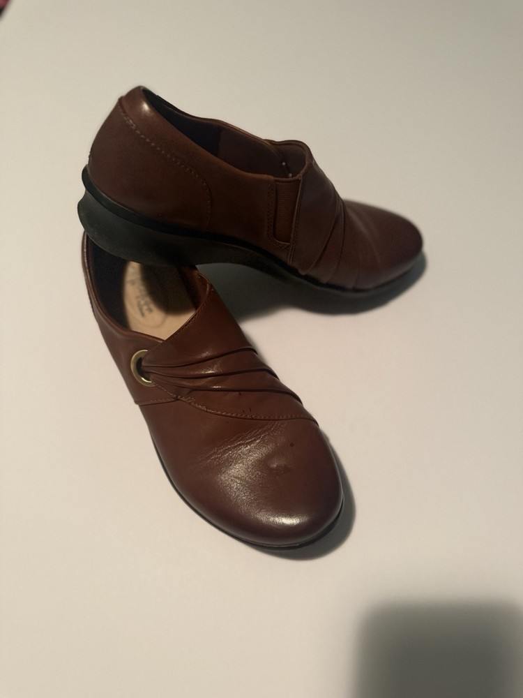 Clarks Ultimate Comfort Brown Leather Slip On Shoes Size 7W for Women