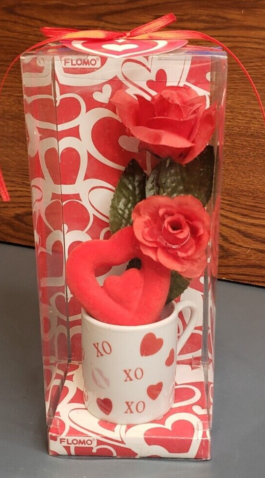 FLOMO Valentines Day Gift Box--Cup, Heart and Flowers-image
