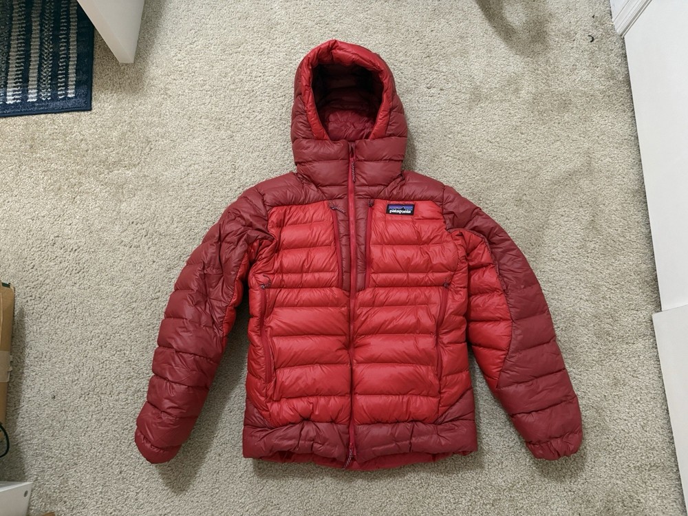 Patagonia Men’s AlpLight Down Parka Small Touring Red