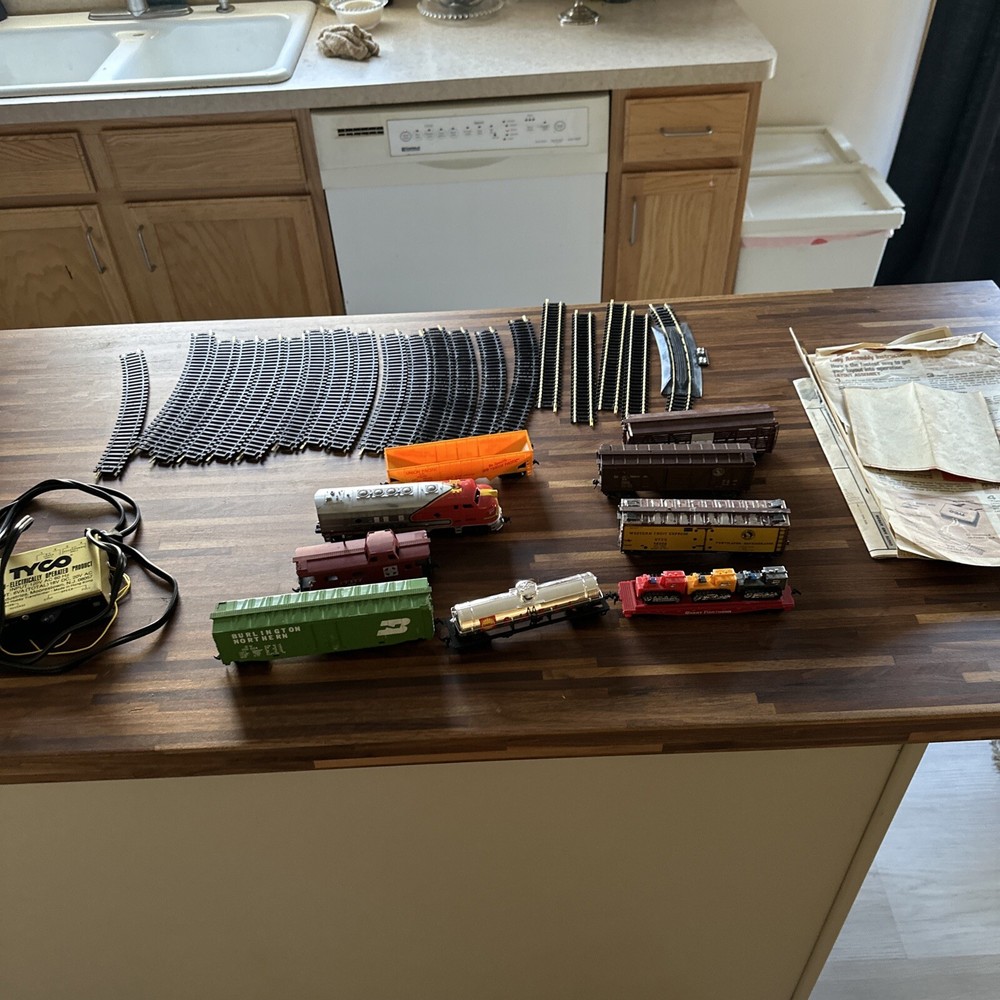 Vintage Tyco Train Set Ho Lot